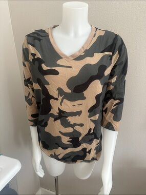 Women's Camo V-Neck Long Sleeve Tee - Tan & Black